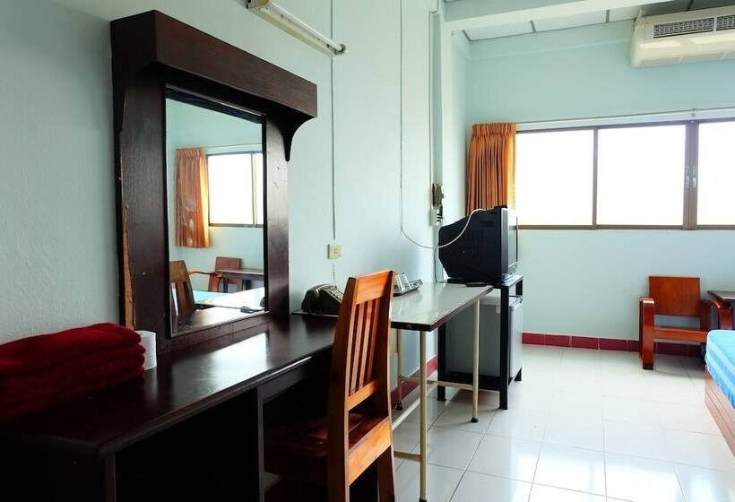 호텔 Thairungruang Backpackers Suratthani