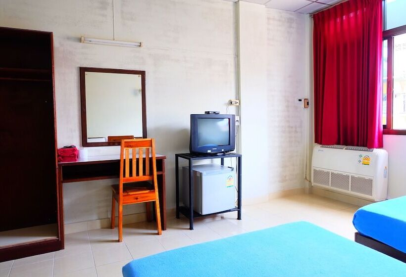호텔 Thairungruang Backpackers Suratthani