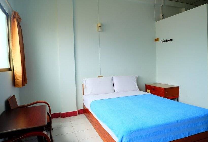 호텔 Thairungruang Backpackers Suratthani