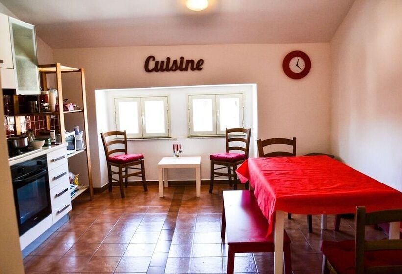 بنسيون Ficurinia Guest House