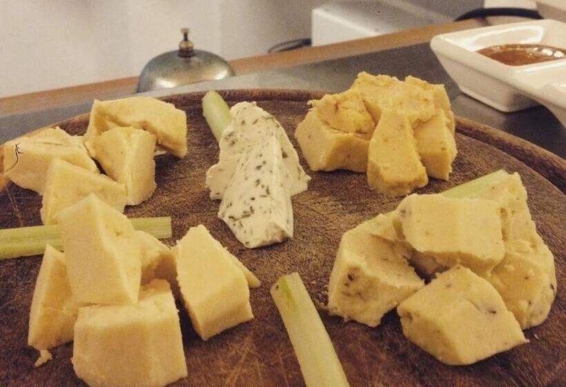 Albergodiffusovolterra