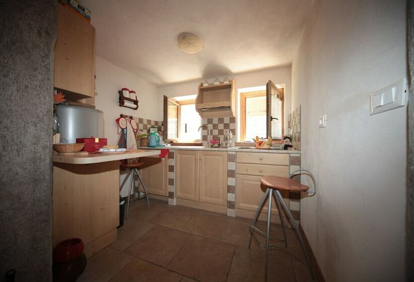 簡易ホテル Albergo Diffuso Valcellina E Val Vajont In Casso