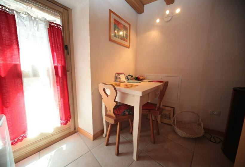 簡易ホテル Albergo Diffuso Valcellina E Val Vajont In Casso