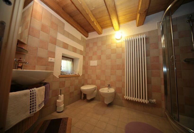 簡易ホテル Albergo Diffuso Valcellina E Val Vajont In Casso