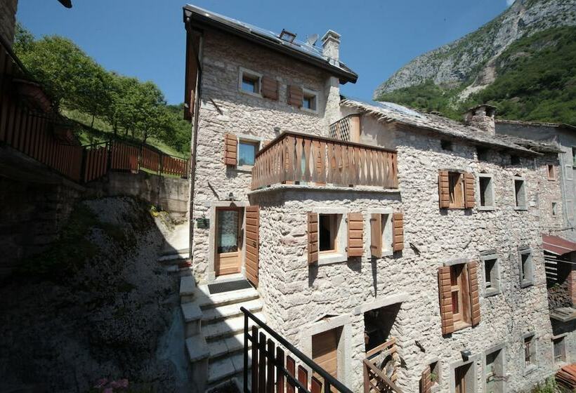 簡易ホテル Albergo Diffuso Valcellina E Val Vajont In Casso