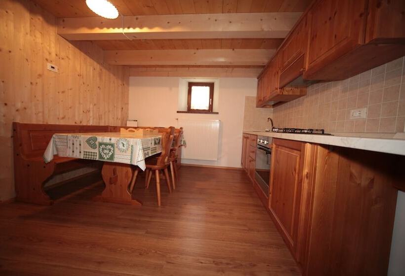 簡易ホテル Albergo Diffuso Valcellina E Val Vajont In Erto