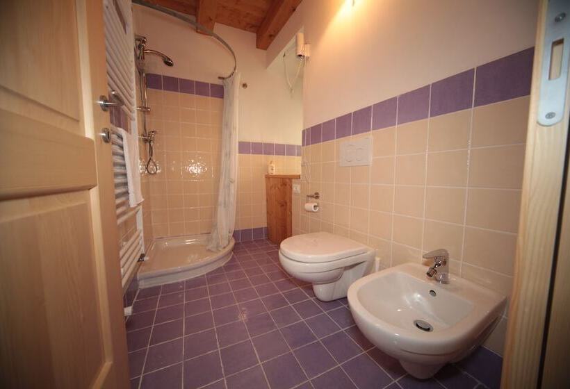 簡易ホテル Albergo Diffuso Valcellina E Val Vajont In Erto