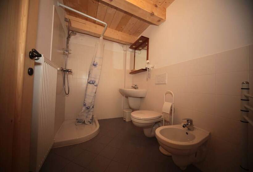 簡易ホテル Albergo Diffuso Valcellina E Val Vajont In Erto