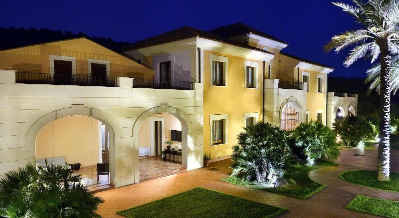 簡易ホテル Baglio Caruana Cantina & Relais