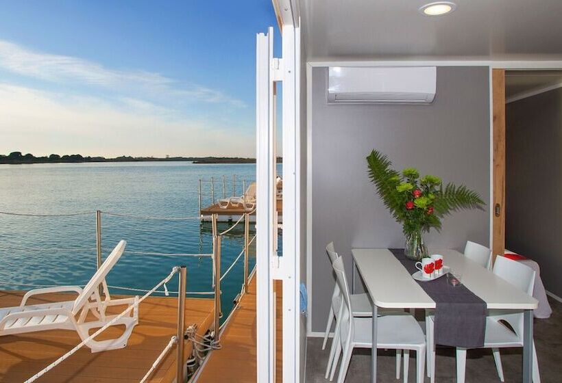 호텔 Floating Resort