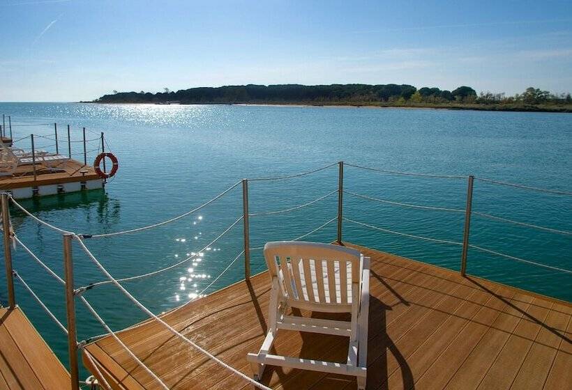 호텔 Floating Resort