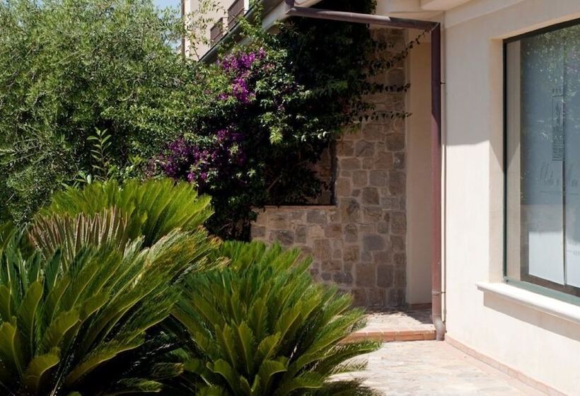 Отель Oliveto A Mare   Suite & Apartment