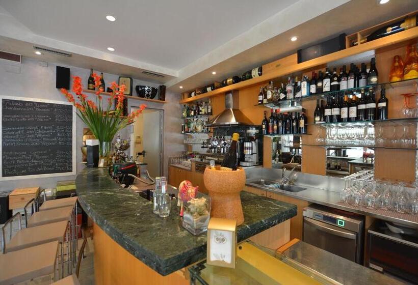 בית מלון כפרי Tivoli