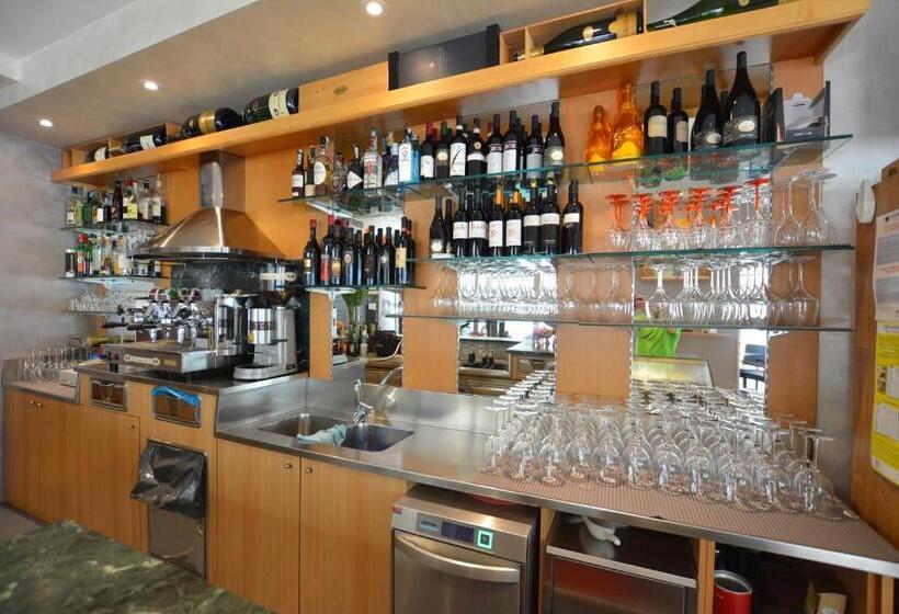 בית מלון כפרי Tivoli