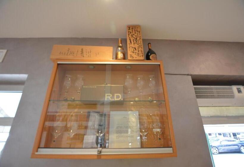 בית מלון כפרי Tivoli