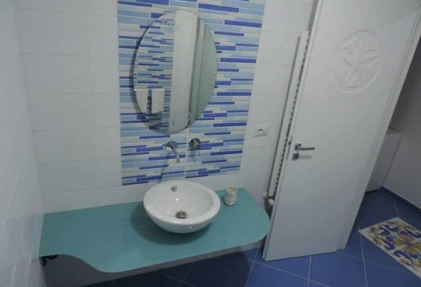 مبيت وإفطار Mediterraneo Rooms