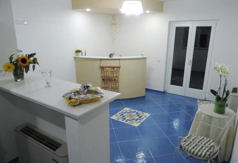 مبيت وإفطار Mediterraneo Rooms