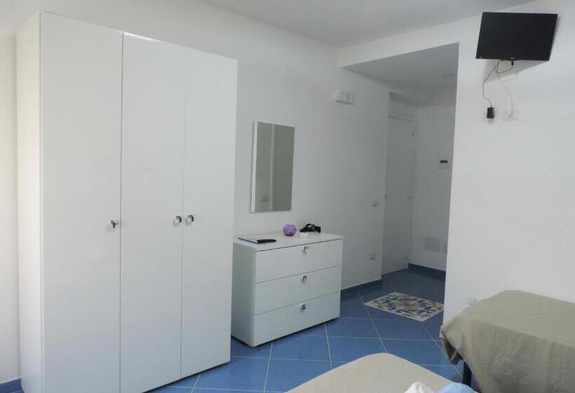 مبيت وإفطار Mediterraneo Rooms