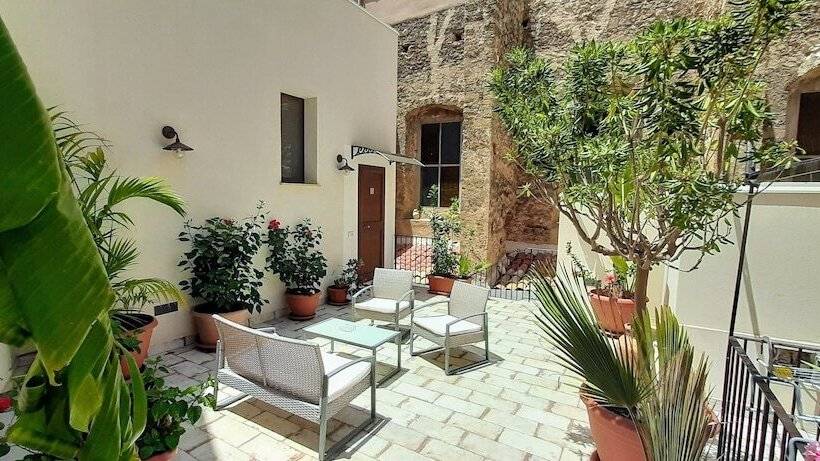 Casa Dell Aromatario B&b