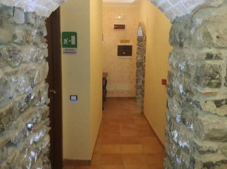 Hostal Albergo Diffuso Borgo Dei Greci