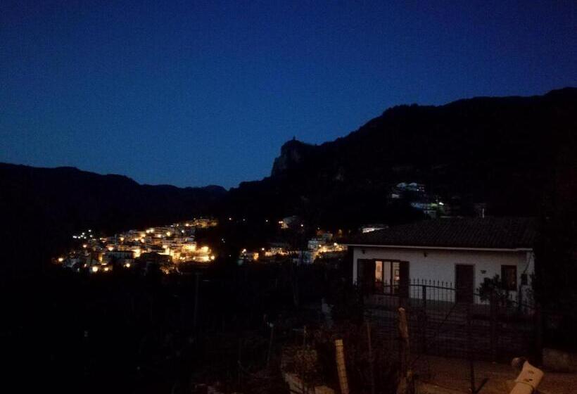 Hostal Albergo Diffuso Borgo Dei Greci