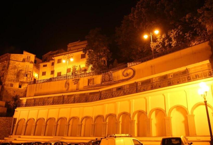 Hostal Albergo Diffuso Borgo Dei Greci