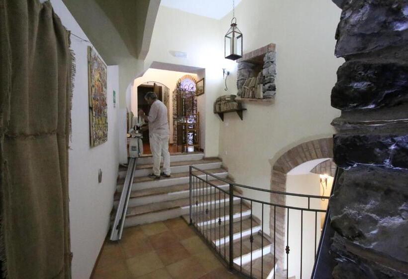 Hostal Albergo Diffuso Borgo Dei Greci