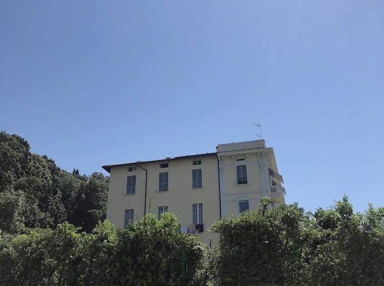 مسافرخانه Villa Shelley Boutique