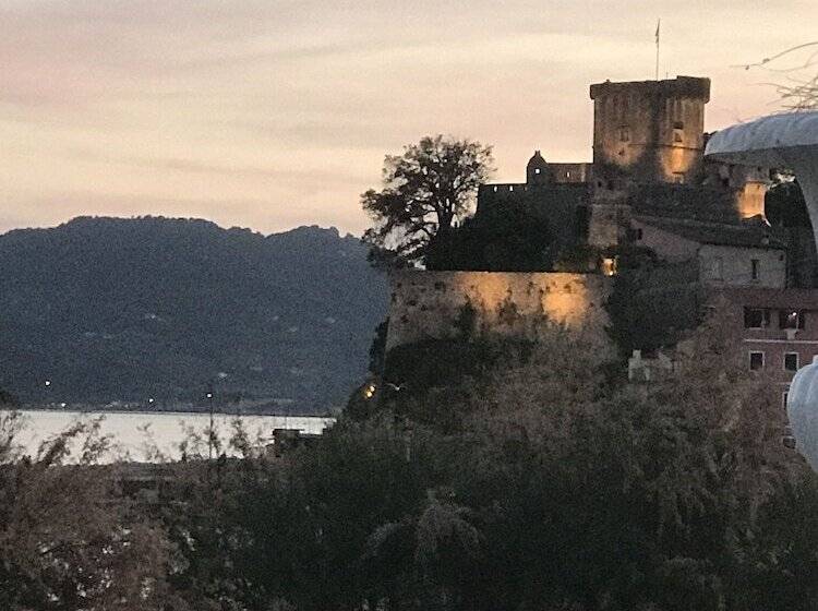 مسافرخانه Villa Shelley Boutique