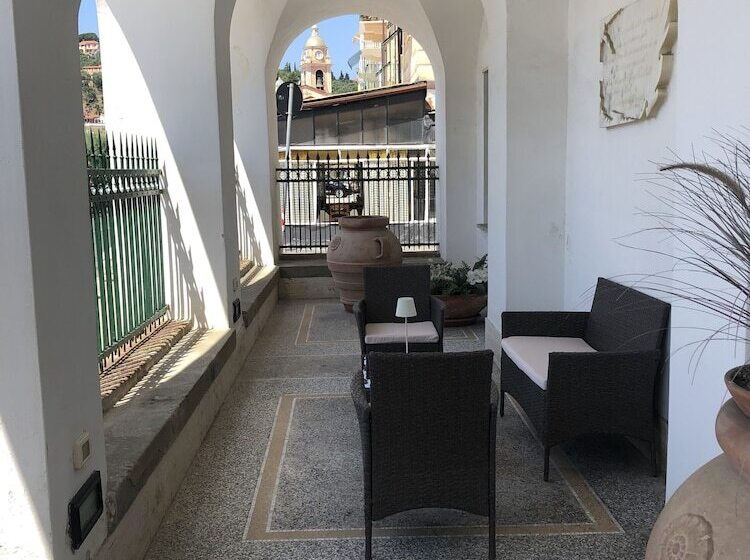 مسافرخانه Villa Shelley Boutique