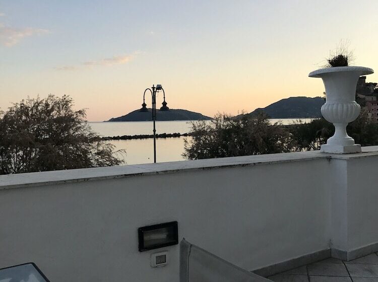 مسافرخانه Villa Shelley Boutique