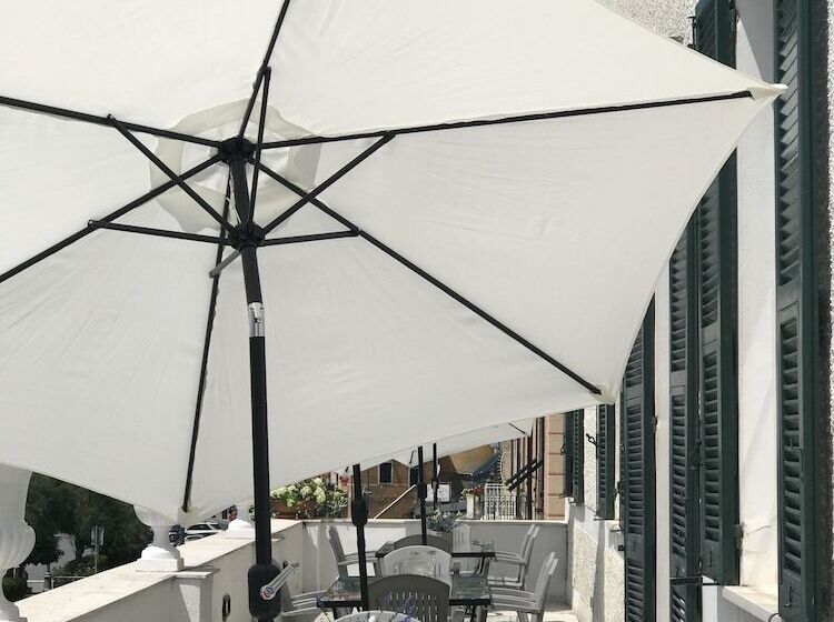 مسافرخانه Villa Shelley Boutique