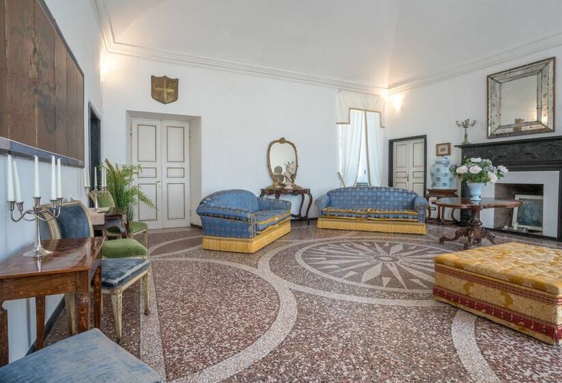 مسافرخانه Villa Shelley Boutique