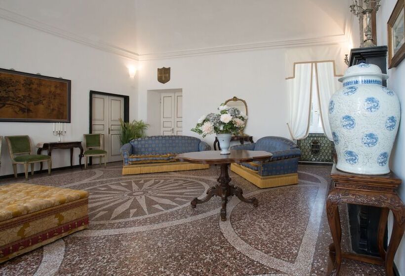 مسافرخانه Villa Shelley Boutique