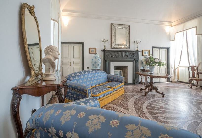 مسافرخانه Villa Shelley Boutique