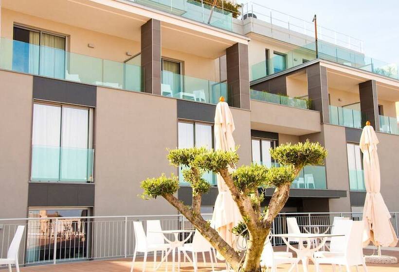 호텔 Ambruosi Village Resort & Spa