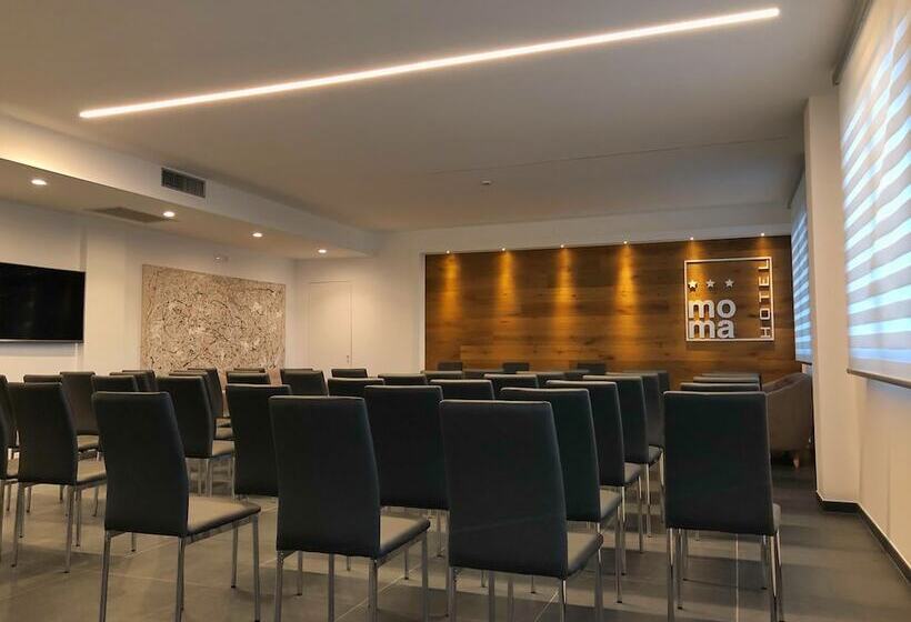 هتل Moma