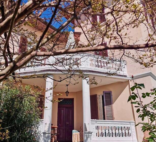 צימר Swanlake Rooms