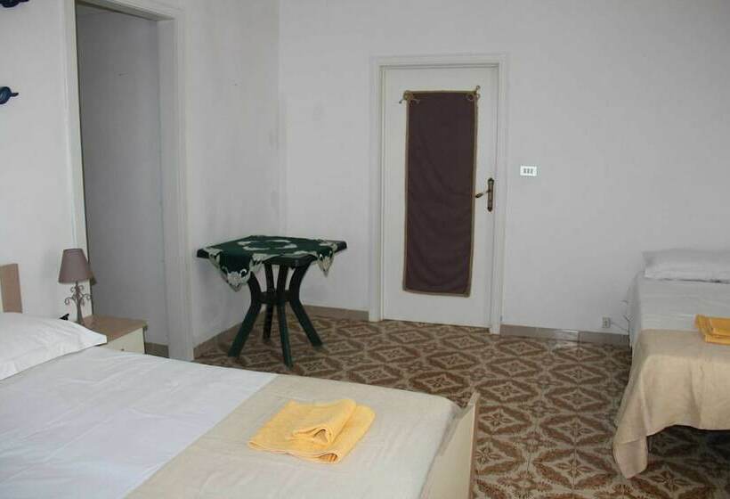 تختخواب و صبحانه Villa Dei Pini