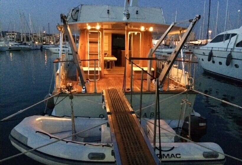 Отель Yacht Suite Rosignano Solvay