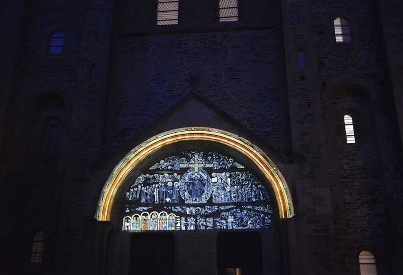 膳宿费 Le Curieux