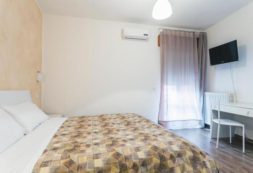 مبيت وإفطار La Postale