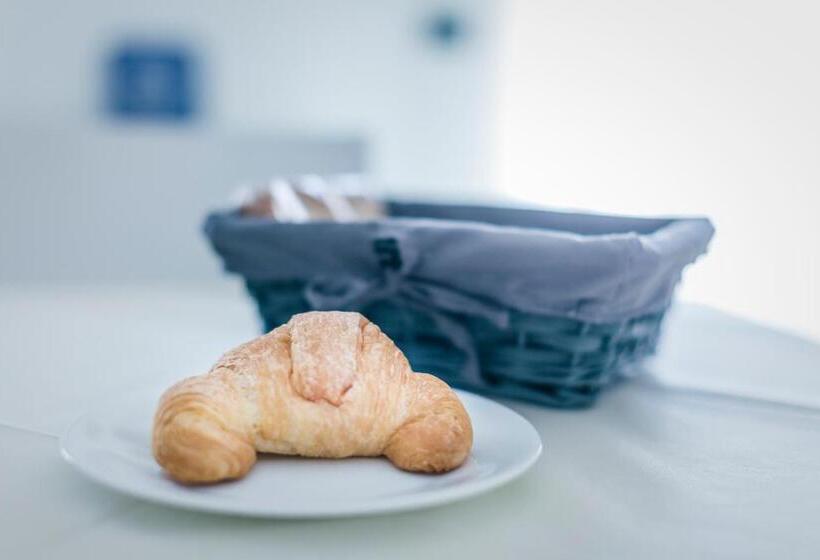 مبيت وإفطار La Postale