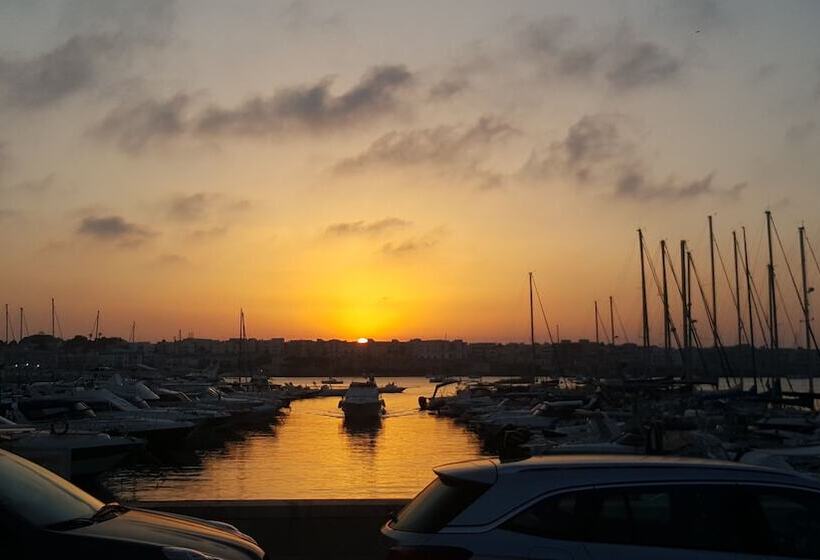 تختخواب و صبحانه La Terrazza Sul Mare