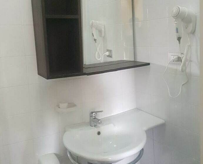 هتل Villaggio Turistico Valle Scinni