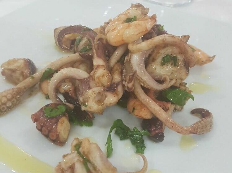 هتل Villaggio Turistico Valle Scinni