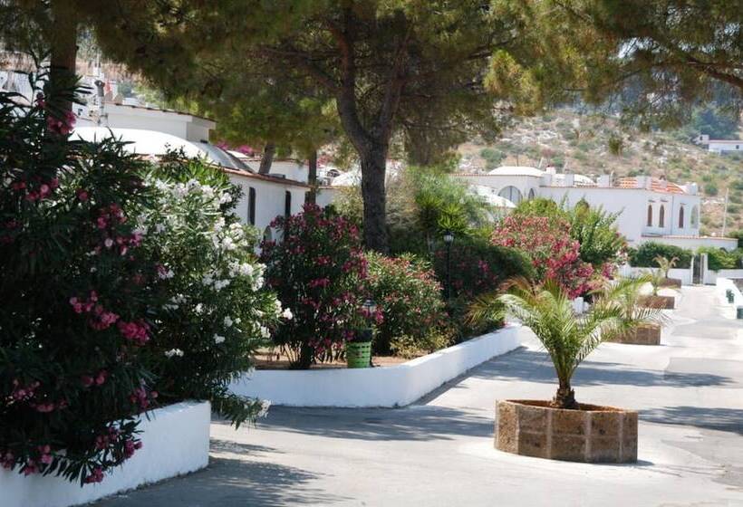 هتل Villaggio Turistico Valle Scinni