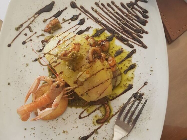 هتل Villaggio Turistico Valle Scinni