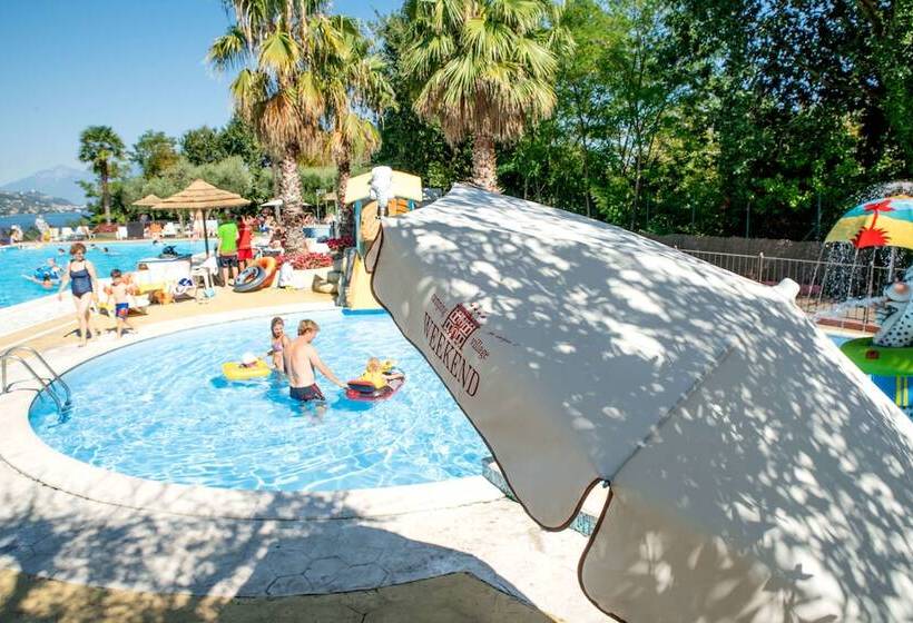 בית מלון כפרי Weekend Glamping Resort