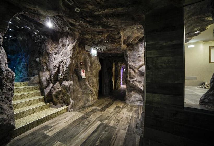 National Park Hotel & Spa